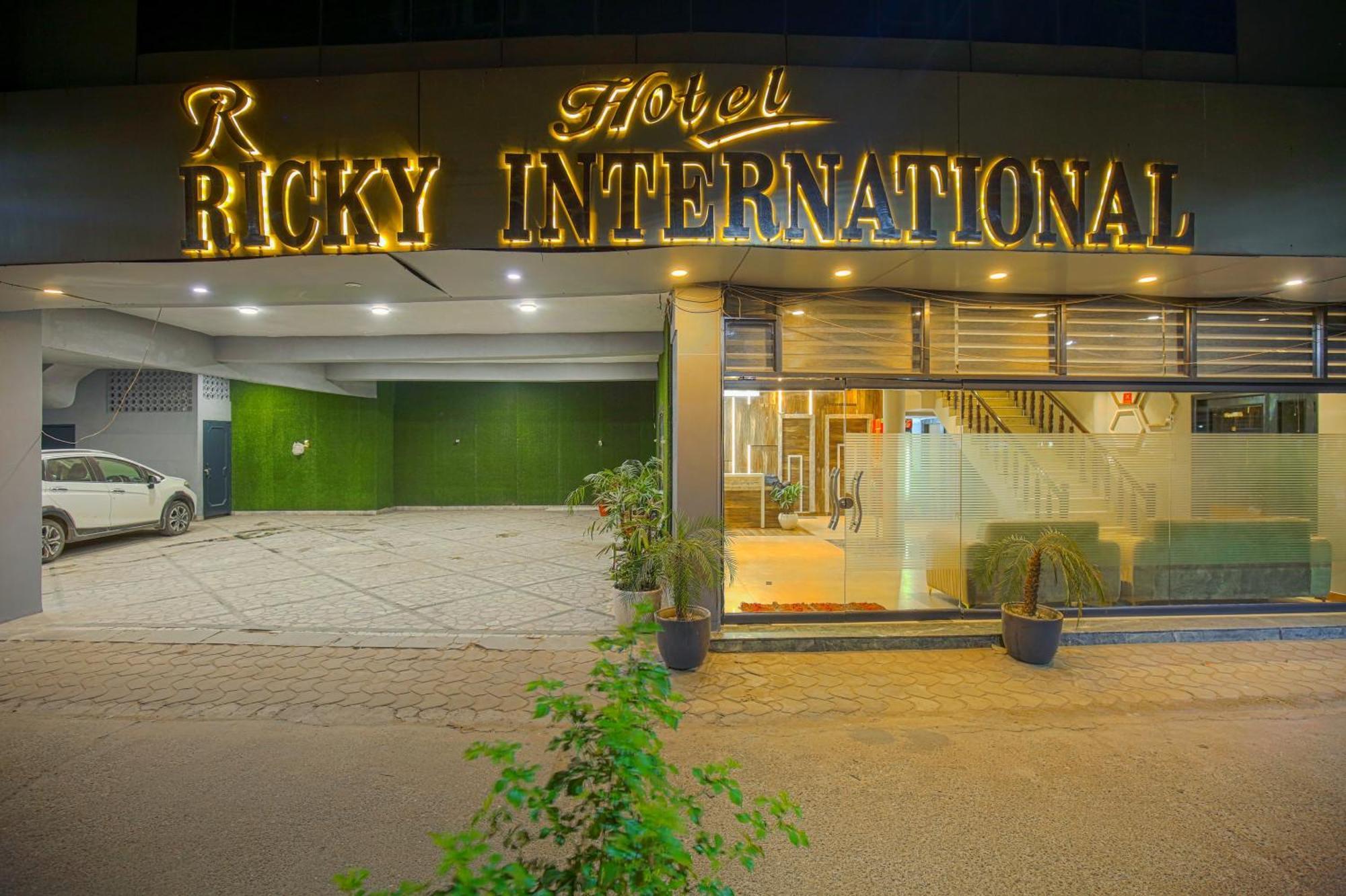 Hotel Ricky By Sahibs Group Amritsar Bagian luar foto