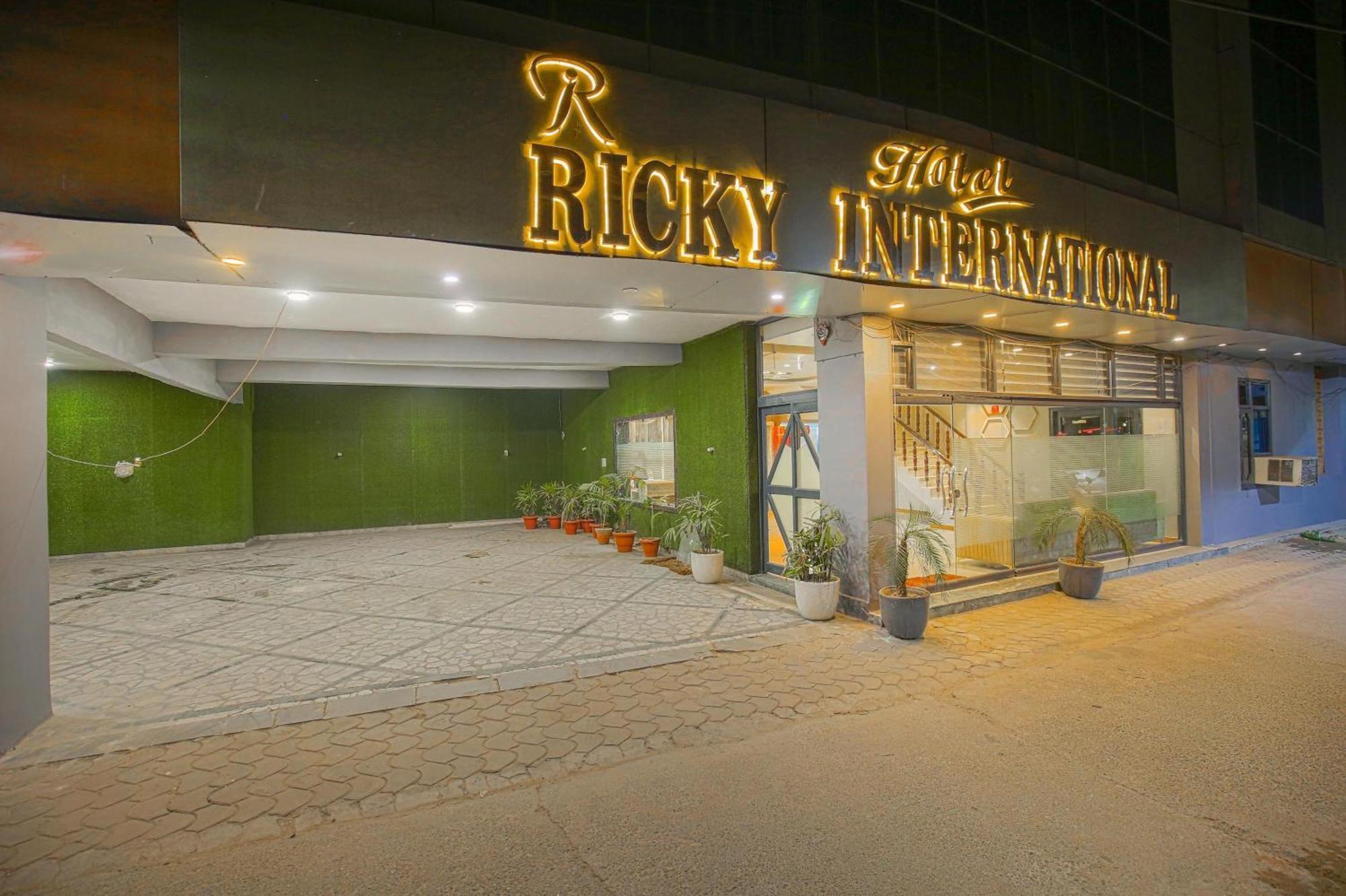 Hotel Ricky By Sahibs Group Amritsar Bagian luar foto